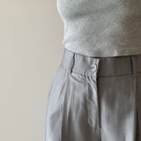 Pantalón gris amplio