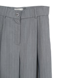 Pantalón gris amplio